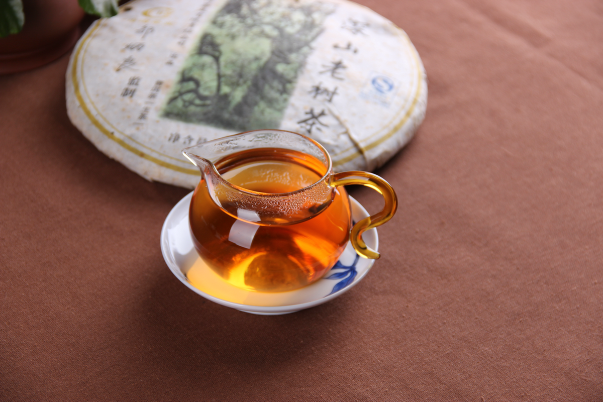 2006 (生) 深山老树普洱茶饼