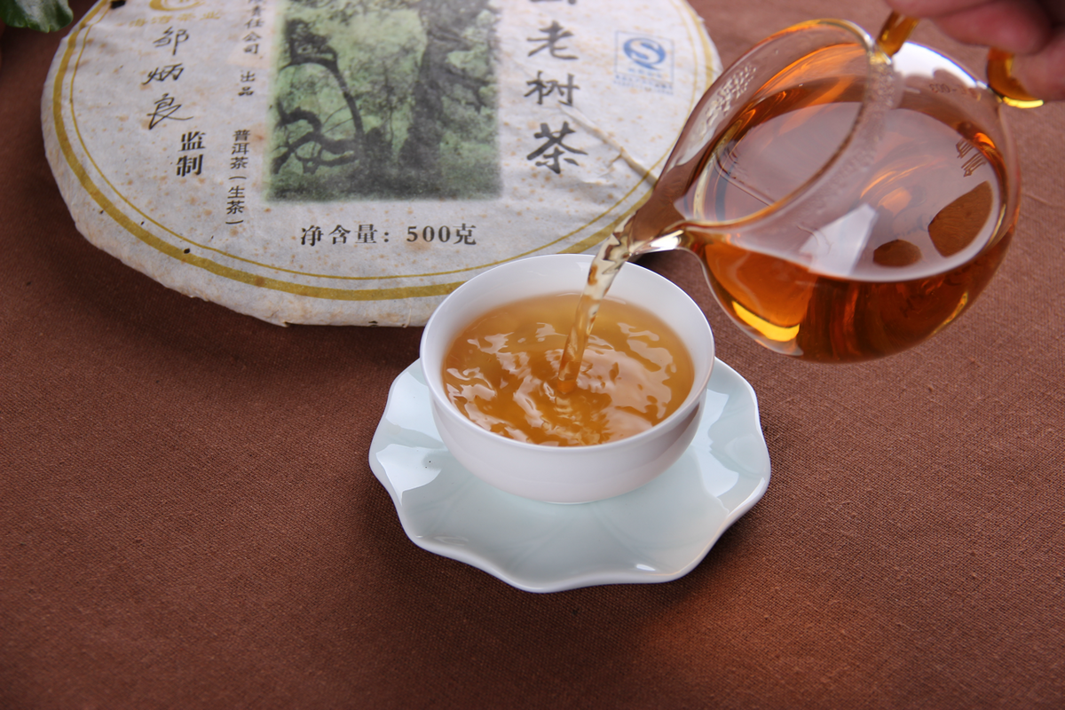 2006 (生) 深山老树普洱茶饼