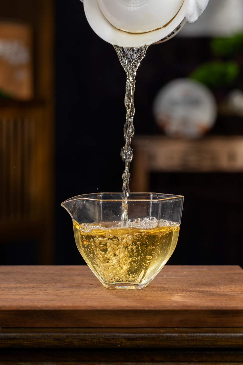 2024(生)老班章老班章-茶王地普洱茶饼(200克)