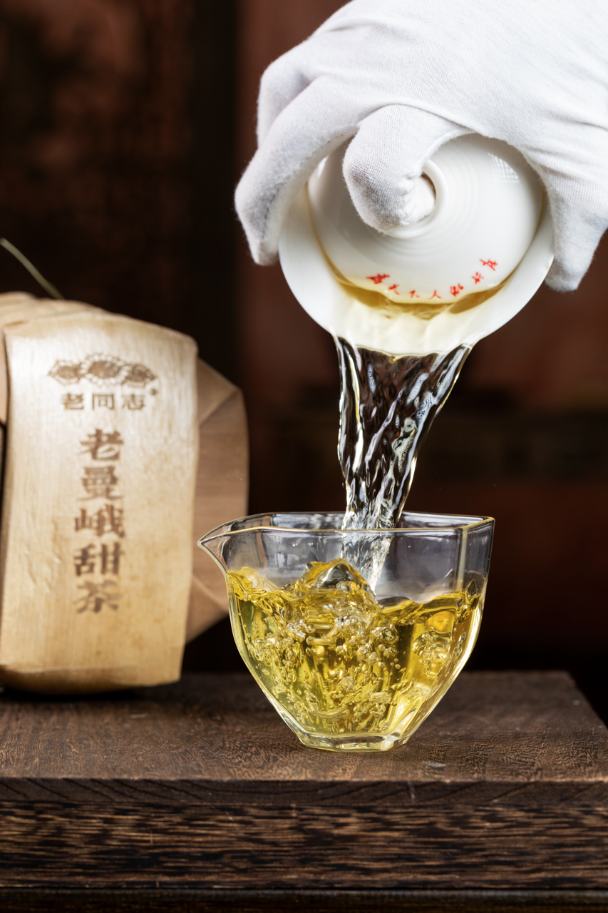 2024(生)老曼峨老曼-甜茶普洱茶饼(200克)