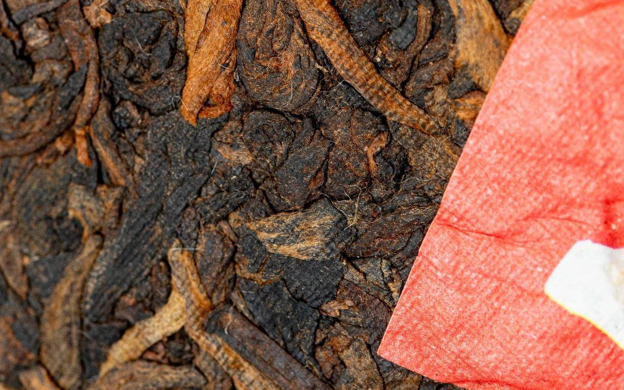 2023 (Ripe) 良工  'Liang Gong – The Artisan’s Collection', Pu'er tea cake 400g