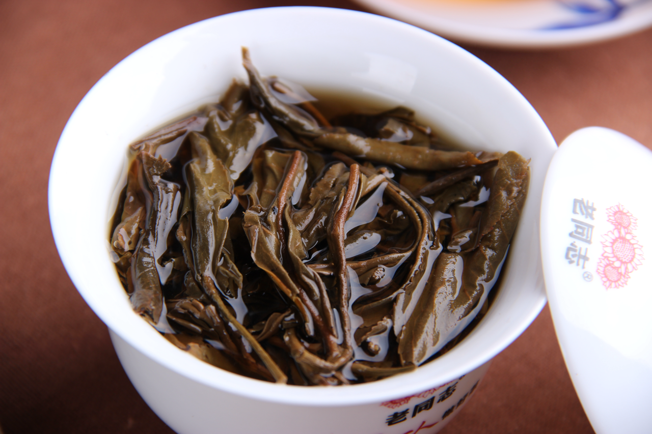 2006 (Raw) ‘Deep Mountain Old Tree’ puerh tea cake